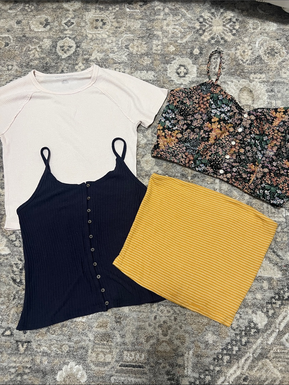 📦 bundle - 4 medium american eagle tops